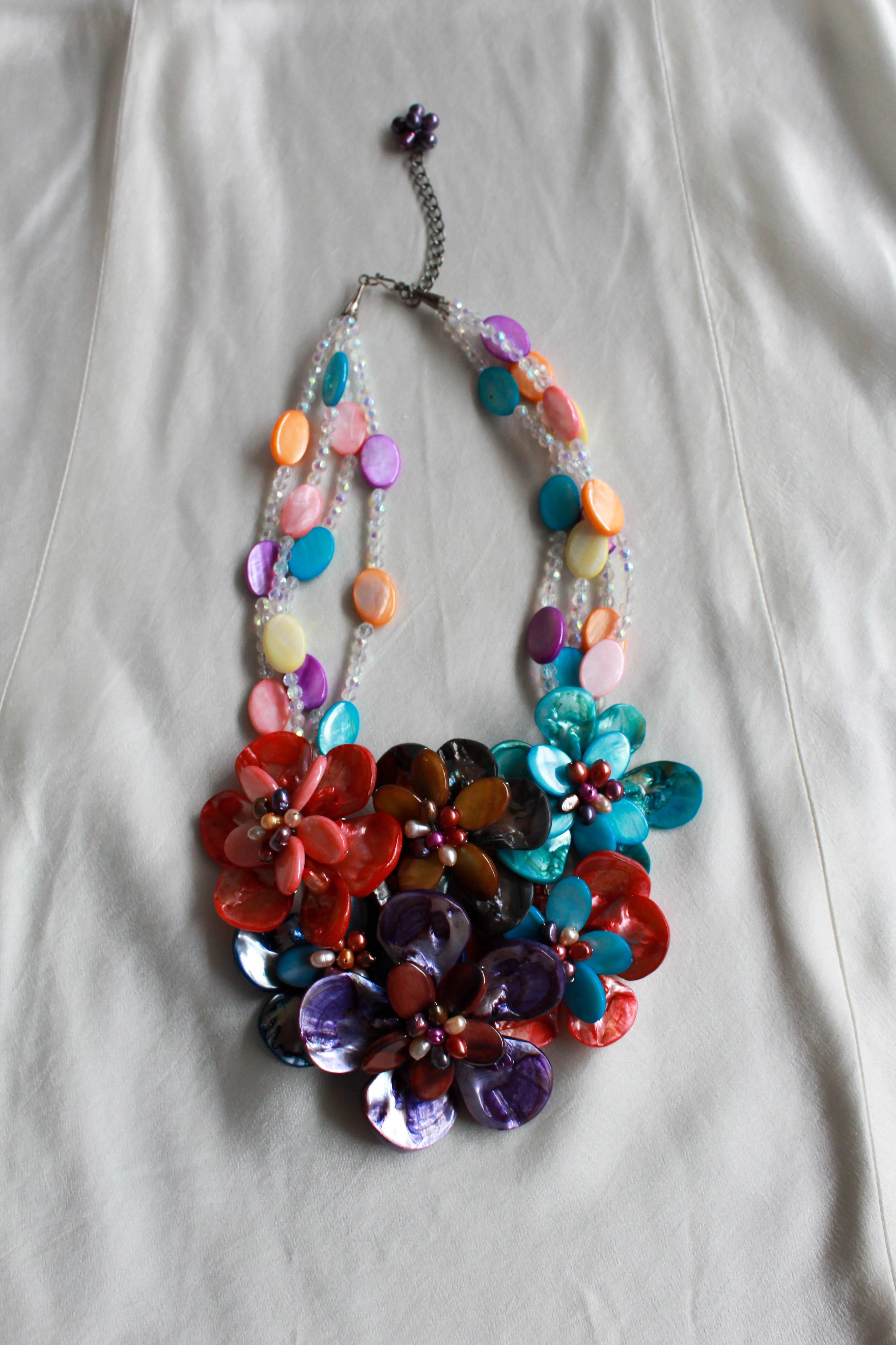 90s/y2k Shell Flower Statement Necklace, Multicolour