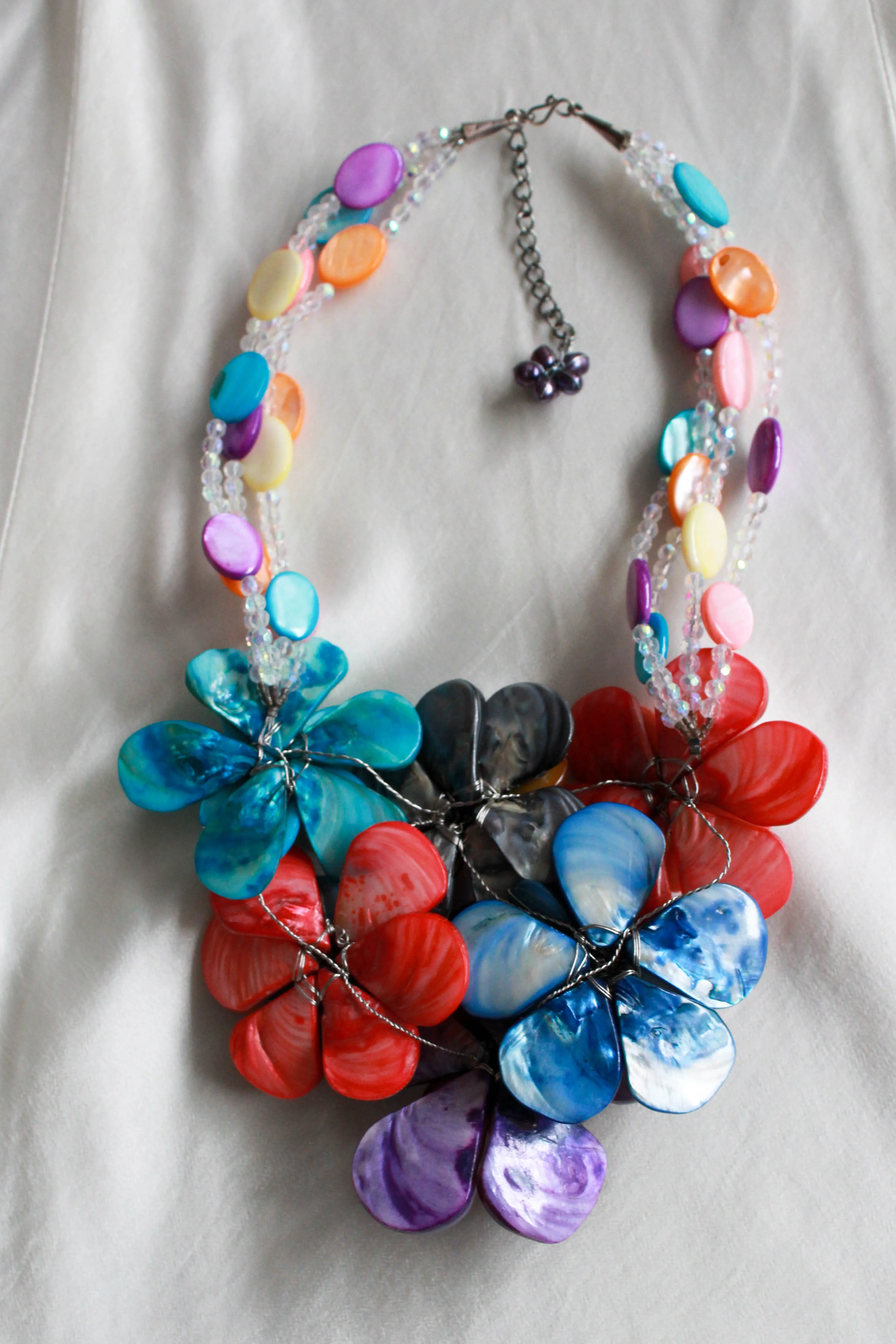 90s/y2k Shell Flower Statement Necklace, Multicolour