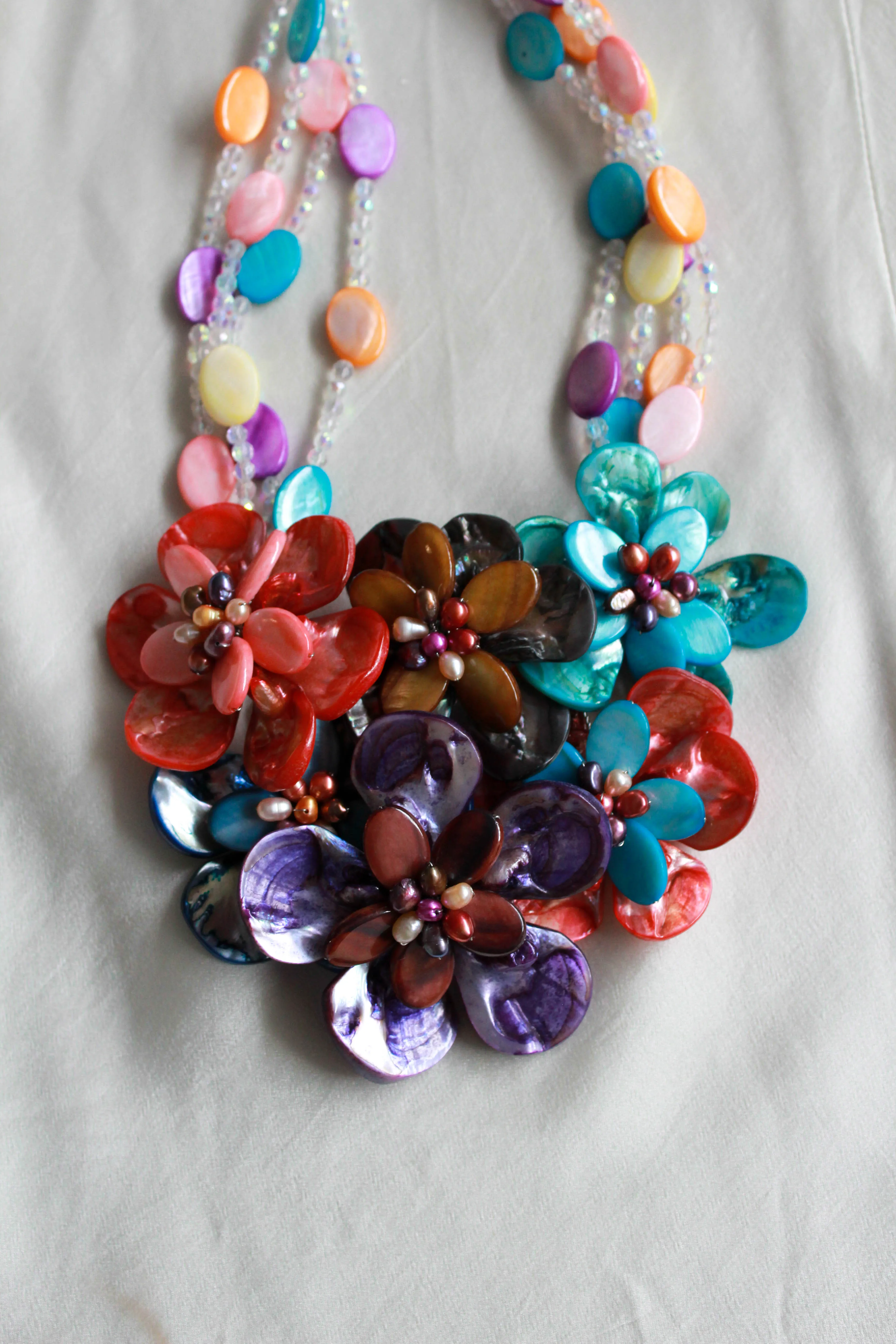 90s/y2k Shell Flower Statement Necklace, Multicolour